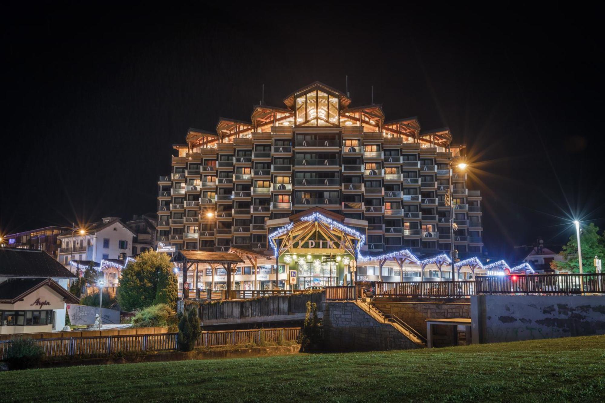 Alpina Eclectic Hotel Chamonix Exterior photo